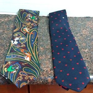 2 "Fun Ties"...Looney Tunes and Alynn  Heart Tie...EUC